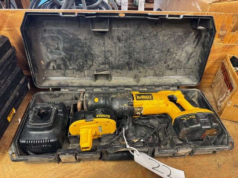 DEWALT DC385 18v Cordless Reciprocating Saw, 30-Minute Charger, and Carrying Case image