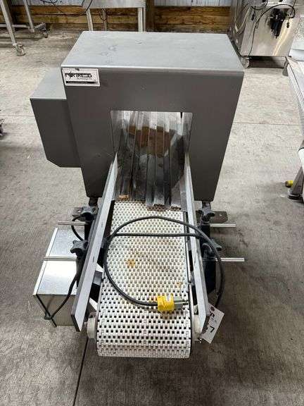 Fortess Phantom Metal Detector Conveyor image