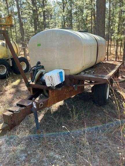 Nursing Tank Trailer w/ 800 Gal Tank image