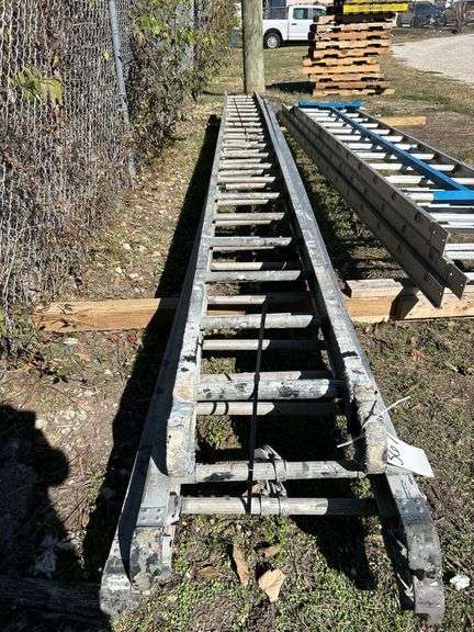 60' Aluminumn Extension Ladder image