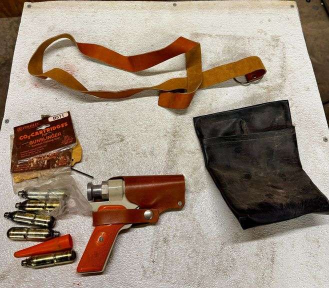 Thomas Jet Line “Gunslinger” CO2 Conduit Fishing Gun grouping with Cartridges, Holster and Pouch image