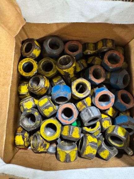 Lug Nuts Used Box image