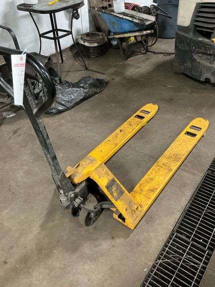5500 Pallet Jack image