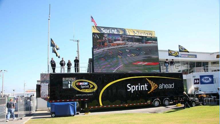 2001 Gerling “VISION” Jumbo Screen 53 ft Trailer VIN 11AA5220511770101 image