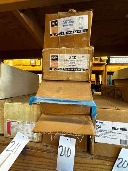 Cutler-Hammer Heavy Duty Safety Switch and SCC Enclosure Set, Models DH361 and ND362 image
