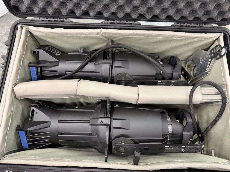 Two Source Four 750 Spotlights in Pelican 1650 Road Case image