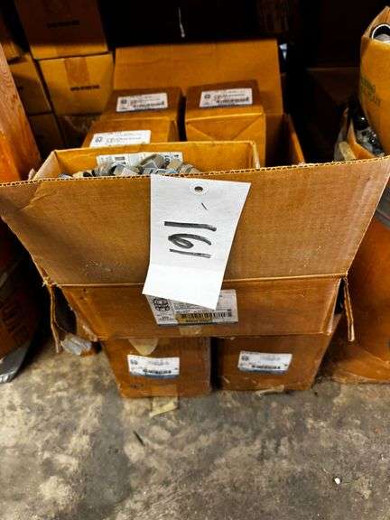 Large Grouping Thomas & Betts Steel City TK-112 3/4 in EMT Compression Couplings, image