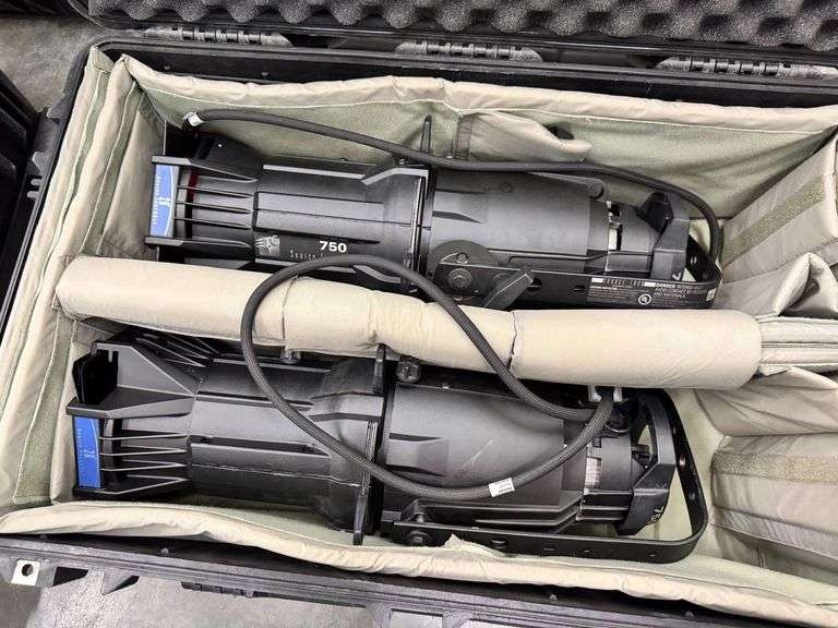 Two Source Four 750 Spotlights in Pelican 1650 Road Case image