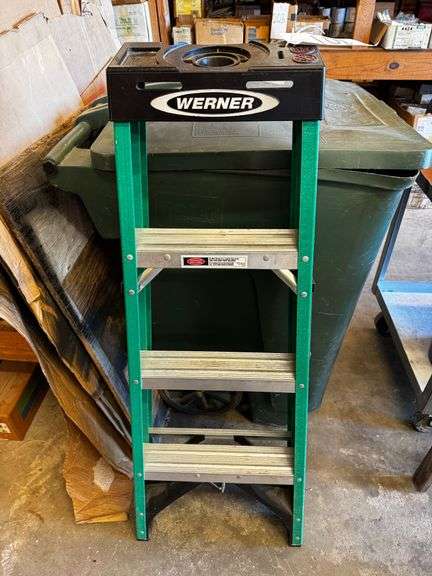 Werner Model FS204 4-Foot Fiberglass Stepladder with 225 Lb Capacity image