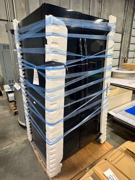 Whirlpool Side by Side Refrigerator Freezer with Ice/Water in Door image