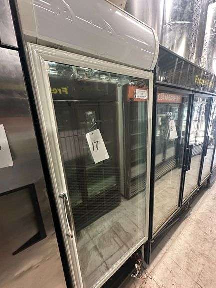 Master Bilt Display w/Shelves image