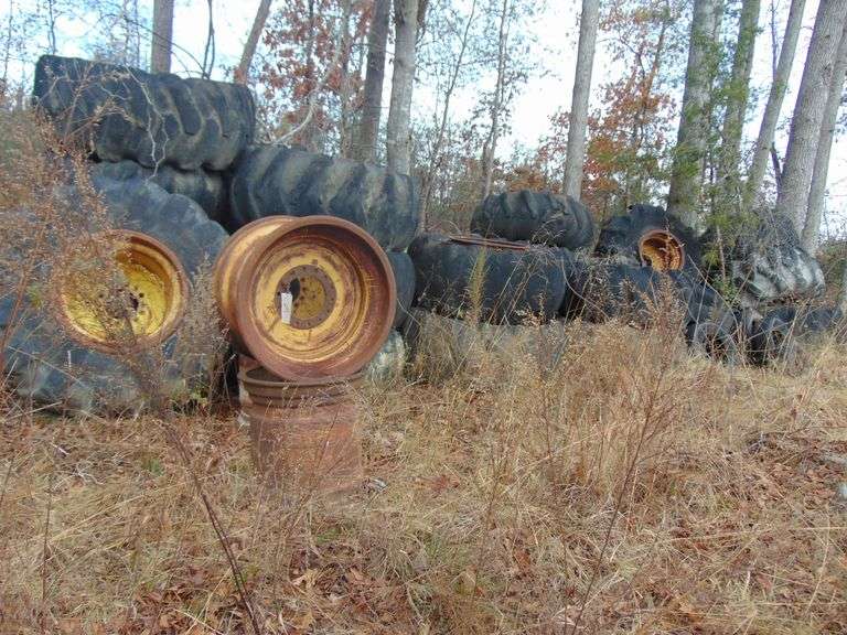 31+/- Skidder Rims Some w/Tires image