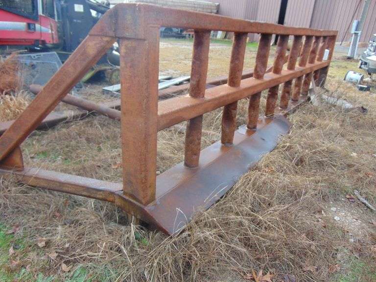 Delimbing Gate w/ Damage image