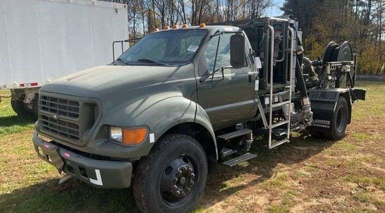 2001 FORD F650 7.3L Fuel Pumping Truck VIN 3FDWF65561MA67731