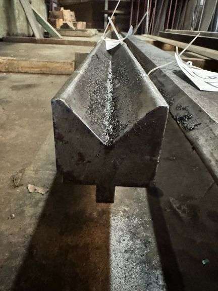 8' V Bottle Press Die