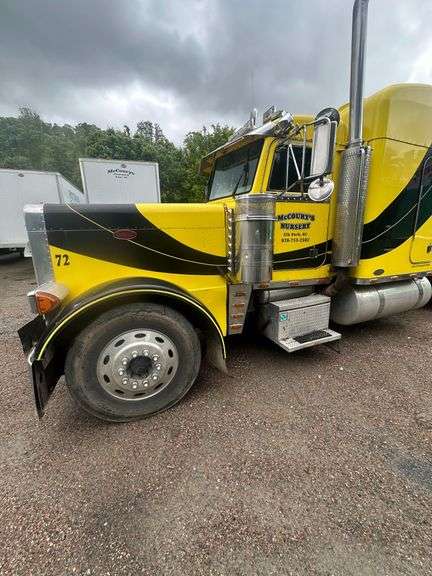 2000 Peterbilt 379 Sleeper Cab VIN# 1XP5DB9X31N553619