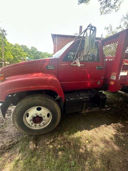 1998 GMC C6500 14" with Liftgate VIN# 1GDJ7H1C3XJ503772
