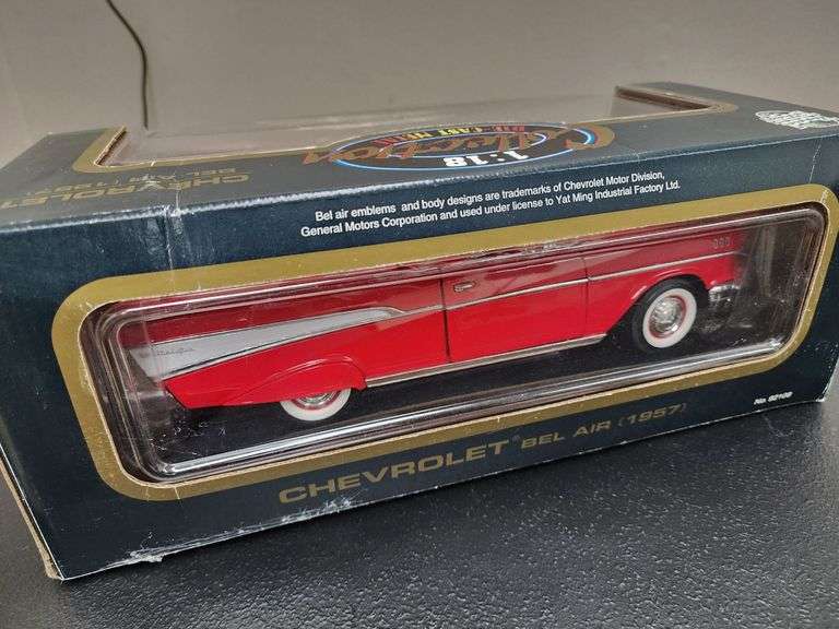 Road Tough 1:18 Scale 1957 Chevrolet Bel Air Convertible Die Case