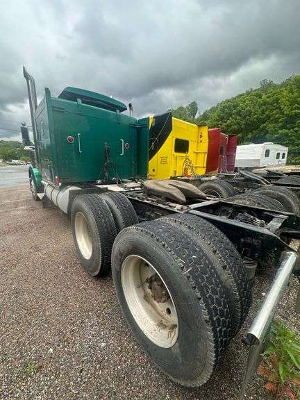 1987 Kenworth Sleeper Cab VIN# 1XK9GBGGXHS343226