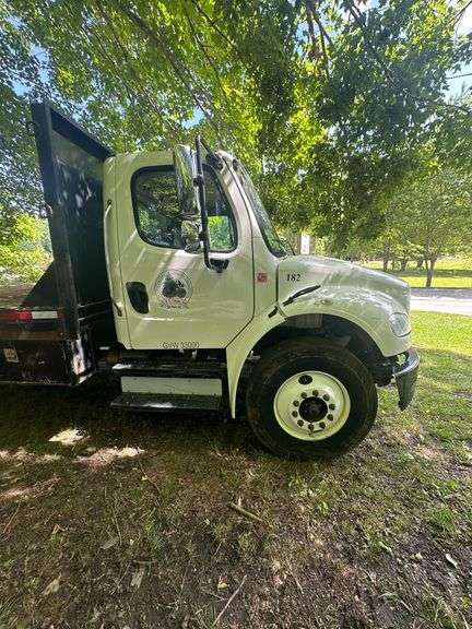 2017 Freightliner 28' Flatbed with Liftgate V-3ALACXDT2HDHV2978