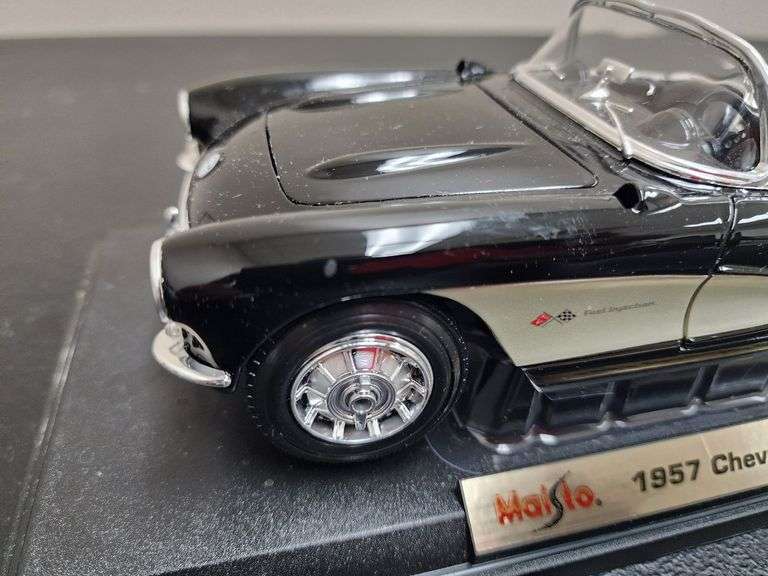 Maisto 1:18 Scale 1957 Chevrolet Corvette Convertible Die Cast