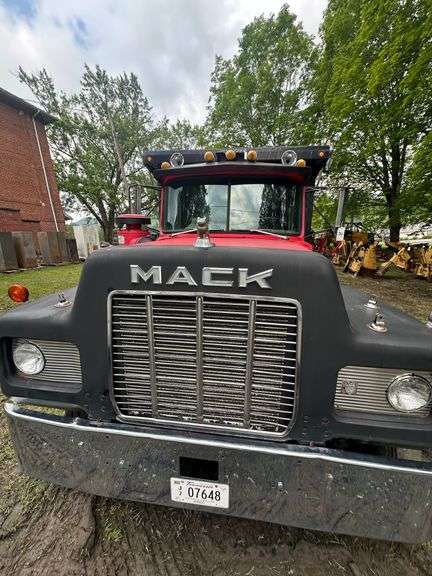 1988 Mack R688ST12' Dump Truck VIN# 1M2N187Y7JW021855