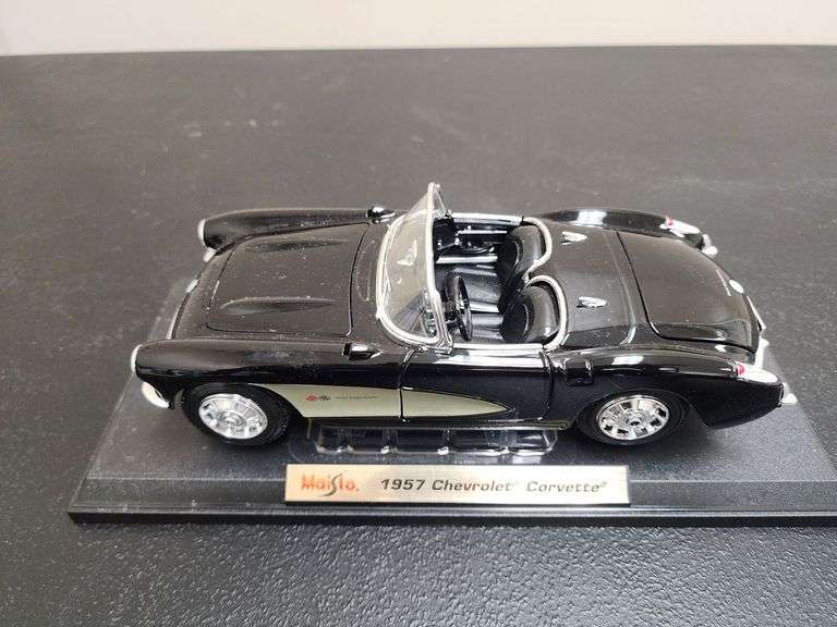 Maisto 1:18 Scale 1957 Chevrolet Corvette Convertible Die Cast