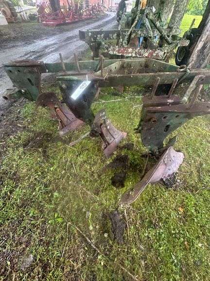 John Deere 3 Tooth Rear Mounted Plow