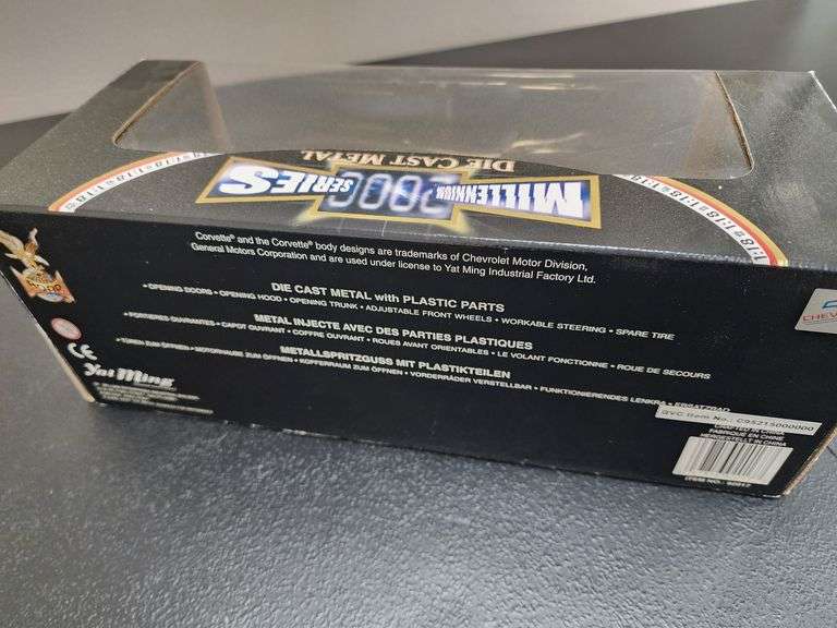 Road Signature 24K Gold Plated 1:18 Scale 1957 Chevrolet Corvette