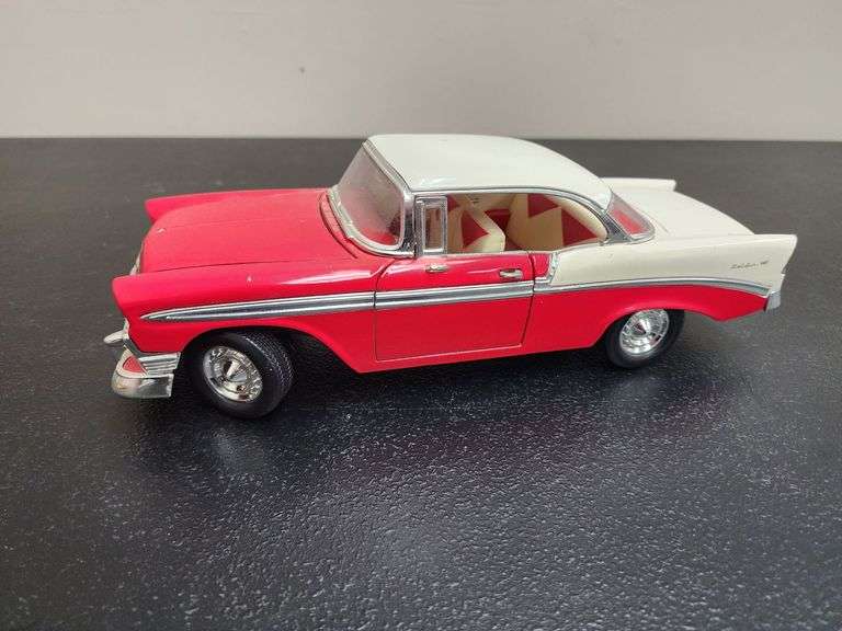 1:18 Scale 1956 Chevrolet Bel Air Die Cast