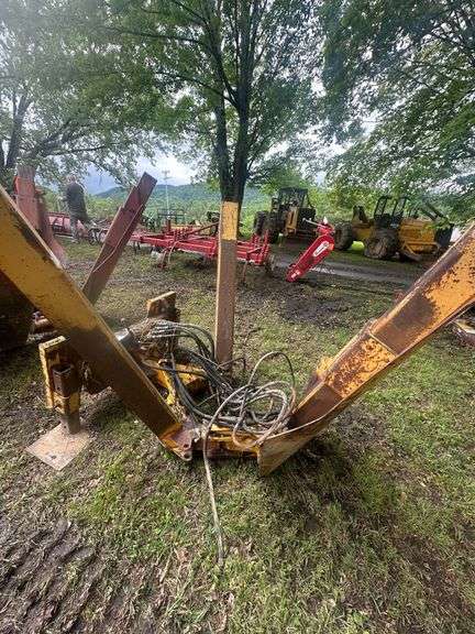 Dutchman Model-300  25 Degree 3 Blade Tree Spade