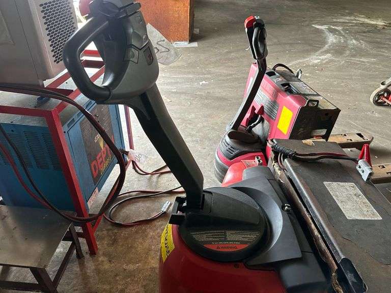 Raymond Model 8310 Deka D-Series 24V 26 AMP Electric Pallet Jack