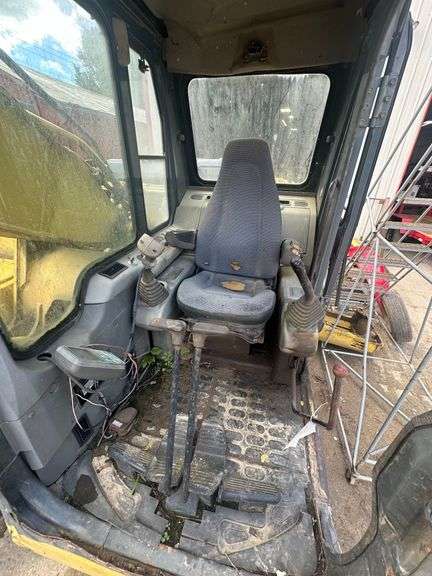 Komatsu PC 200 L Excavator with Thumb