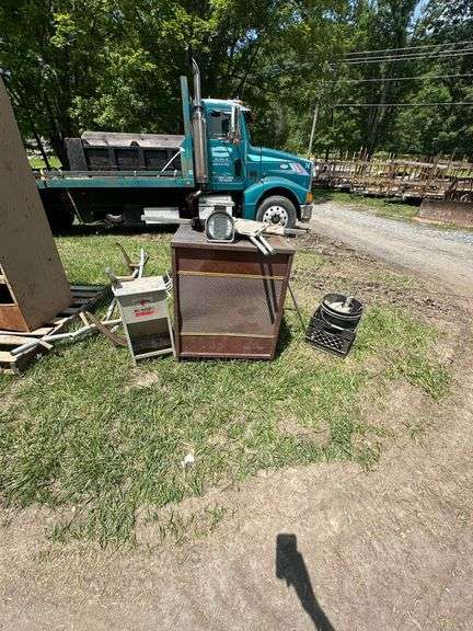 Antique Tharrington Industries Heater/Oven Little Giant Animal Feeder