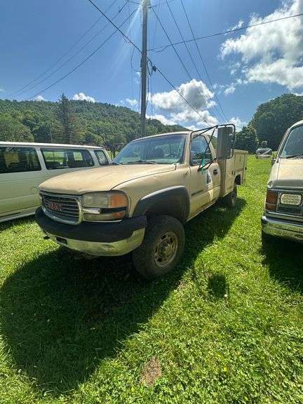 2001 GMC 2500 HD Utility Bed 4x4 VIN# 1GDHK24U81Z295556