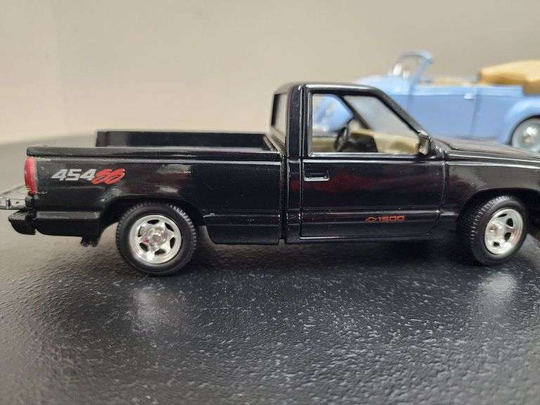 (3) 1:24 Scale Die Cast Cars