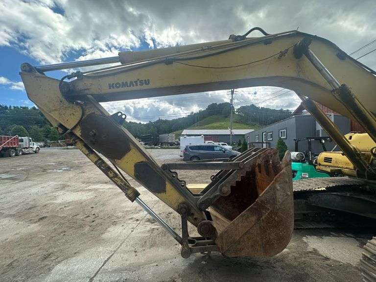 Komatsu PC 200 L Excavator with Thumb