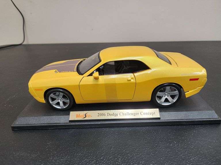 Maisto 1:18 Scale 2006 Dodge Challenger Concept Die Cast