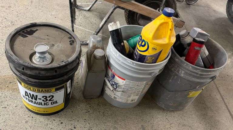 Grouping of AW-32 Hydraulic Oil, Motor Oil, Chemicals and More!