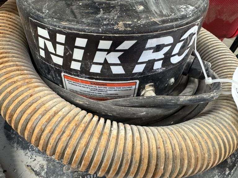 Nikro Industrial Vacuum on Wheels