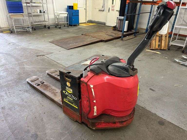 Raymond Model 8310 Deka D-Series 24V 26AMP Electric Pallet Jack