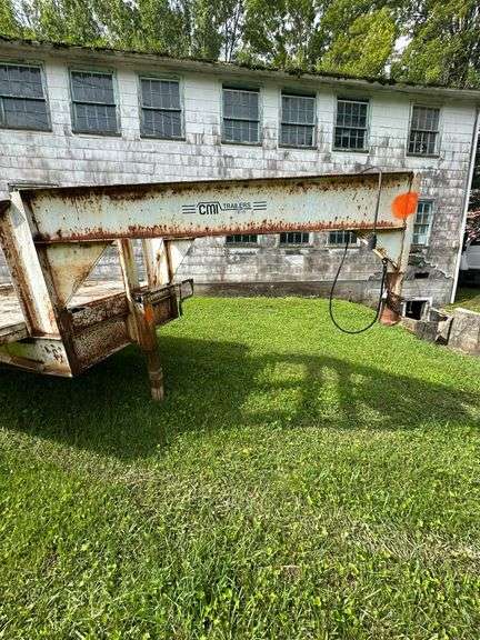 1990 White 26' Gooseneck Trailer