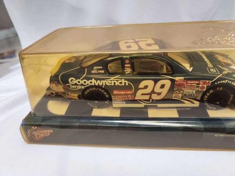 Kevin Harvick 1:24 Scale #29 Goodwrench Service Die Cast Car