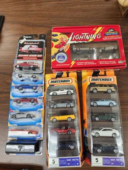 Grouping of 1:64 Scale Matchbox and Hot Wheel Die Cast Cars