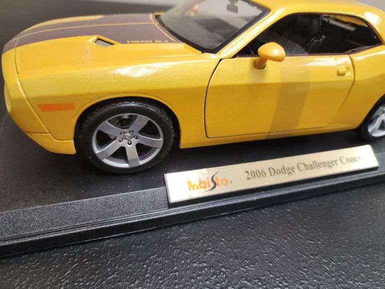 Maisto 1:18 Scale 2006 Dodge Challenger Concept Die Cast