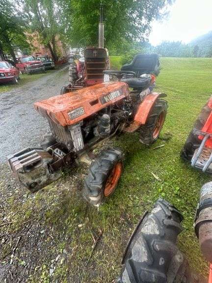 Kubota Mini Tractor model 8600