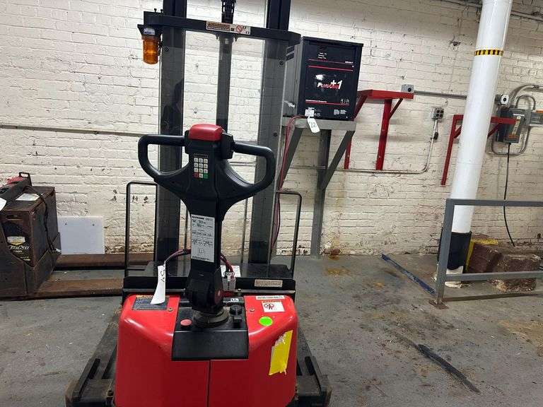 Raymond Model RA-S25 Long Reach Electriic Pallet Lift Model RA-S25 (non-functional)