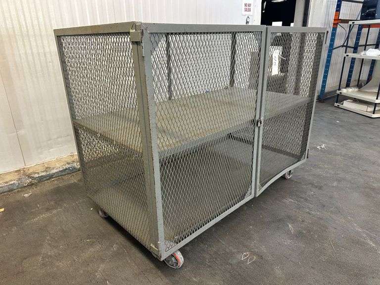 Rolling Locking Cage