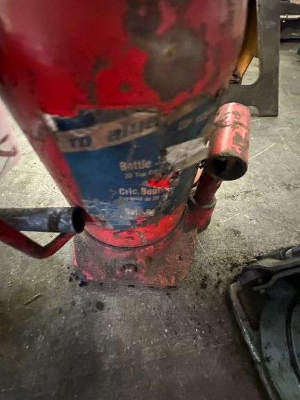 Lot of Assorted Bottle Jacks