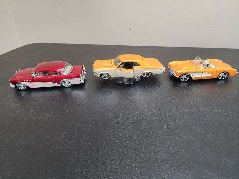 (3) 1:24 Scale Die Cast Cars